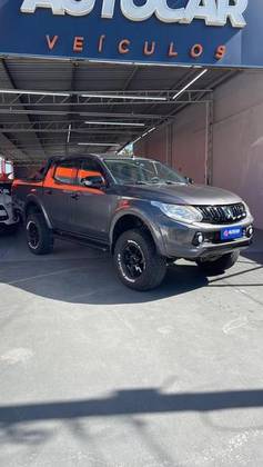 MITSUBISHI L200 TRITON 2.4 16V TURBO DIESEL SPORT HPE CD 4P 4X4 AUTOMÁTICO MITSUBISHI L200 TRITON 2.4 16V TURBO DIESEL SPORT HPE CD 4P 4X4 AUTOMÁTICO